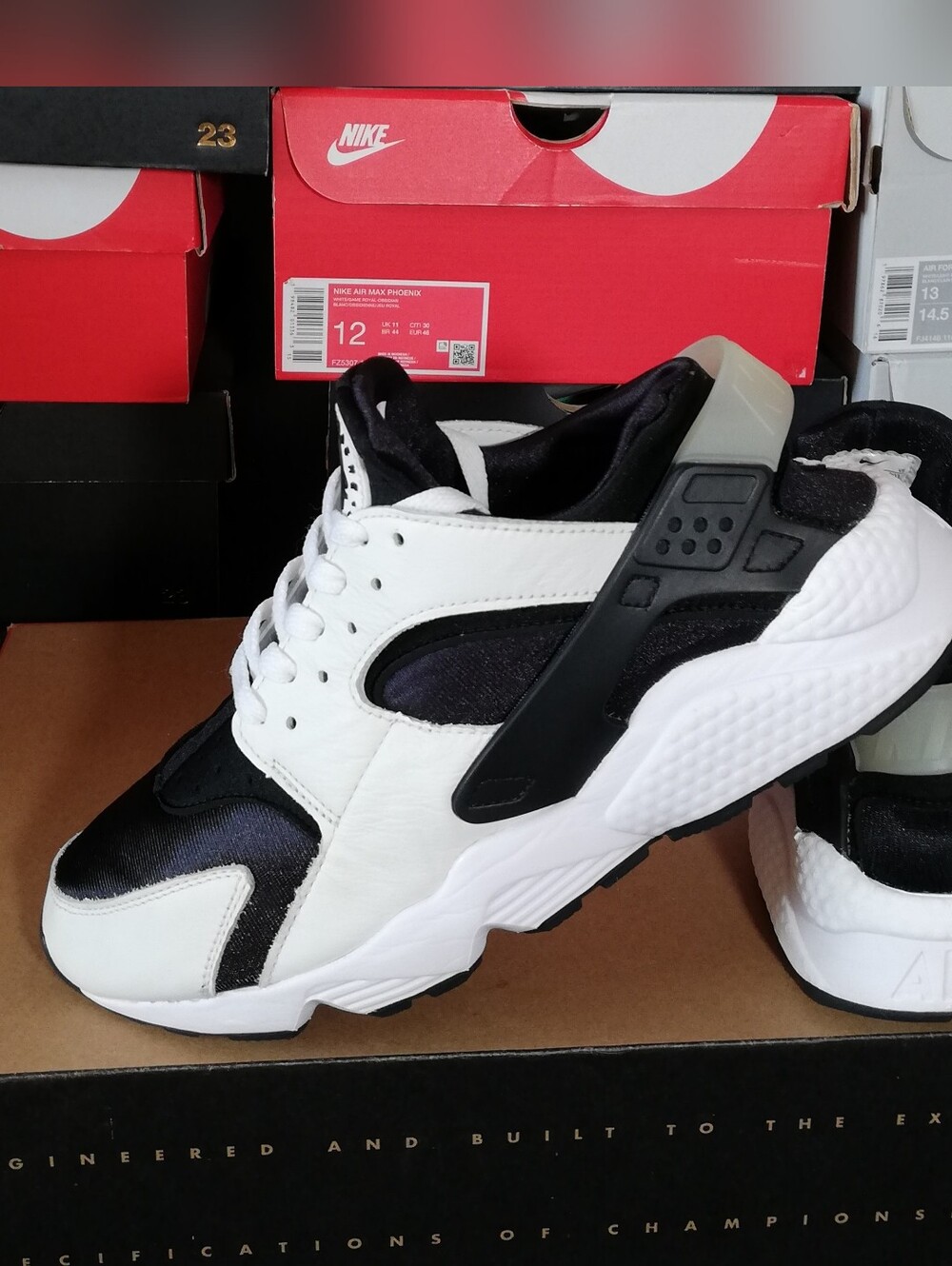 NIKE AIR HURACHE MEN US SIZE 8.5 GREAT COND